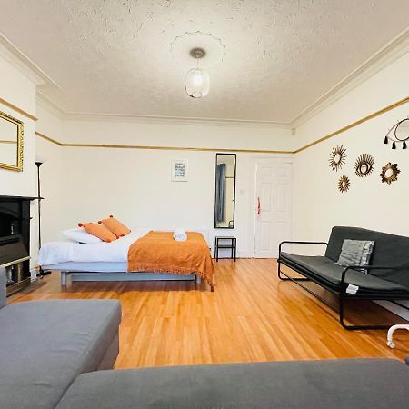 Fishponds Lodge ブリストル エクステリア 写真