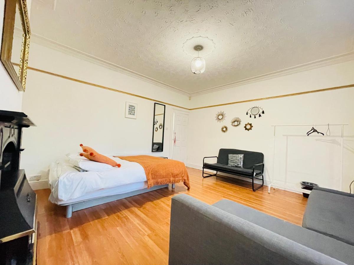 Fishponds Lodge ブリストル エクステリア 写真
